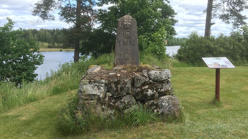 Milstolpar längsmed Sävsjö Häradsväg